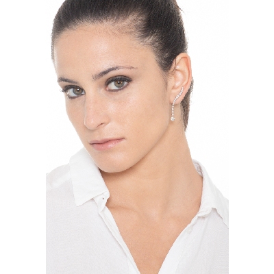 Boucles d’oreilles pendantes souples en or blanc 18k avec diamants