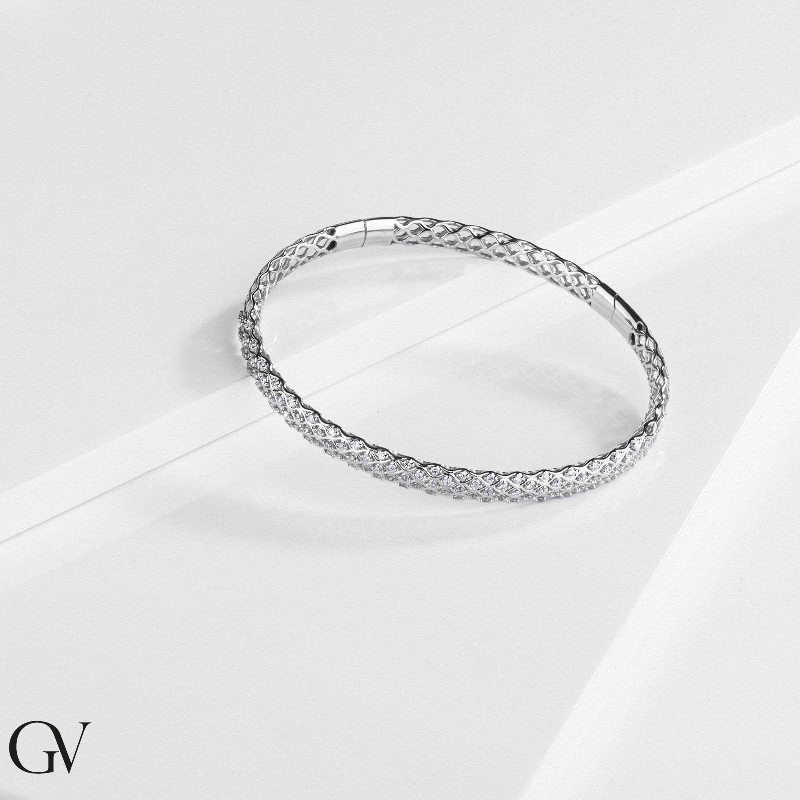 Bracelet rigide design en or blanc 18 carats avec diamants