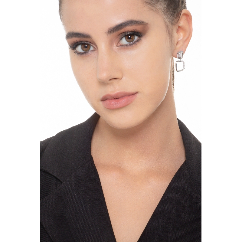 Boucles d’oreilles pendantes en or blanc 18k carrés et diamants