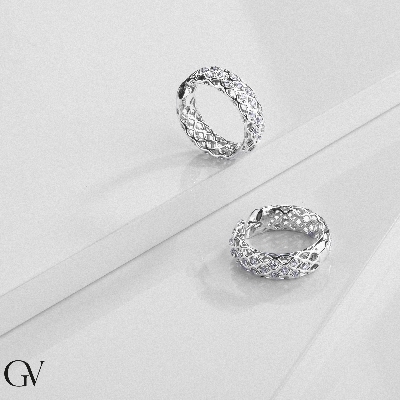 Creoles en or blanc 18k maille avec diamants