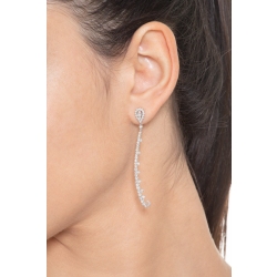 Boucles d’oreilles design en or blanc 18k avec pendants en diamants 2