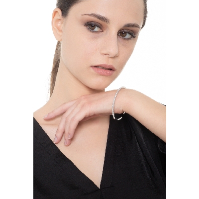 Bracelet rigide en or blanc 18 carats avec diamants