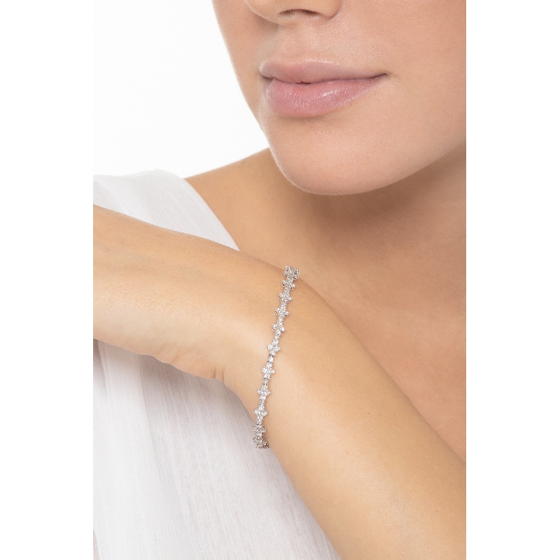 Bracelet semi-rigide en or blanc 18 carats orné de diamants