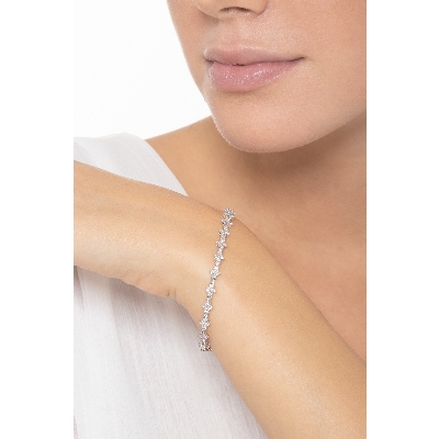 Bracelet semi-rigide en or blanc 18 carats orné de diamants