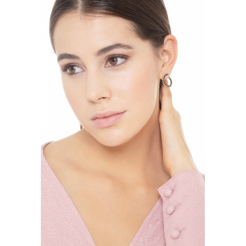 Boucles d’oreilles en or rose 18 carats avec diamants noirs et blancs