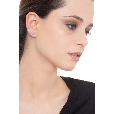 Boucle d'oreille unique droite en or blanc 18 carats avec diamants