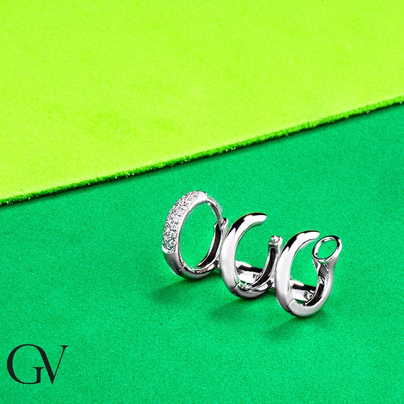 Boucle d'oreille unique en or blanc 18 carats avec diamants, oreille gauche