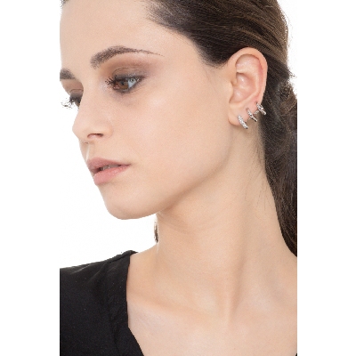 Boucle d'oreille unique en or blanc 18 carats avec diamants, oreille gauche