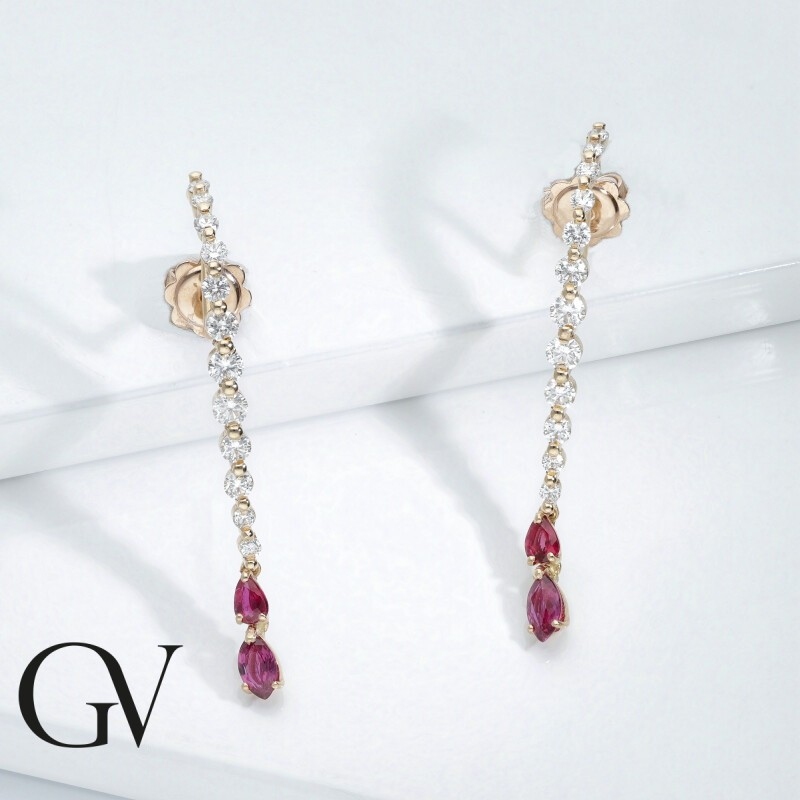 Boucles d’oreilles en or rose 18k avec pendants en rubis et diamants