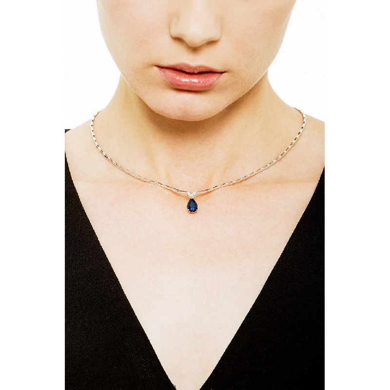 Collier semi-rigide or blanc 18k avec des segments saphir bleu