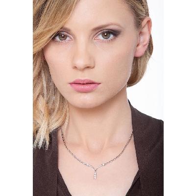 Collier semi-rigide or blanc 18k avec diamants