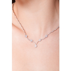 Collier semi-rigide en or blanc 18k avec diamants en forme de fleurs 2