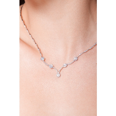Collier semi-rigide en or blanc 18k avec diamants en forme de fleurs