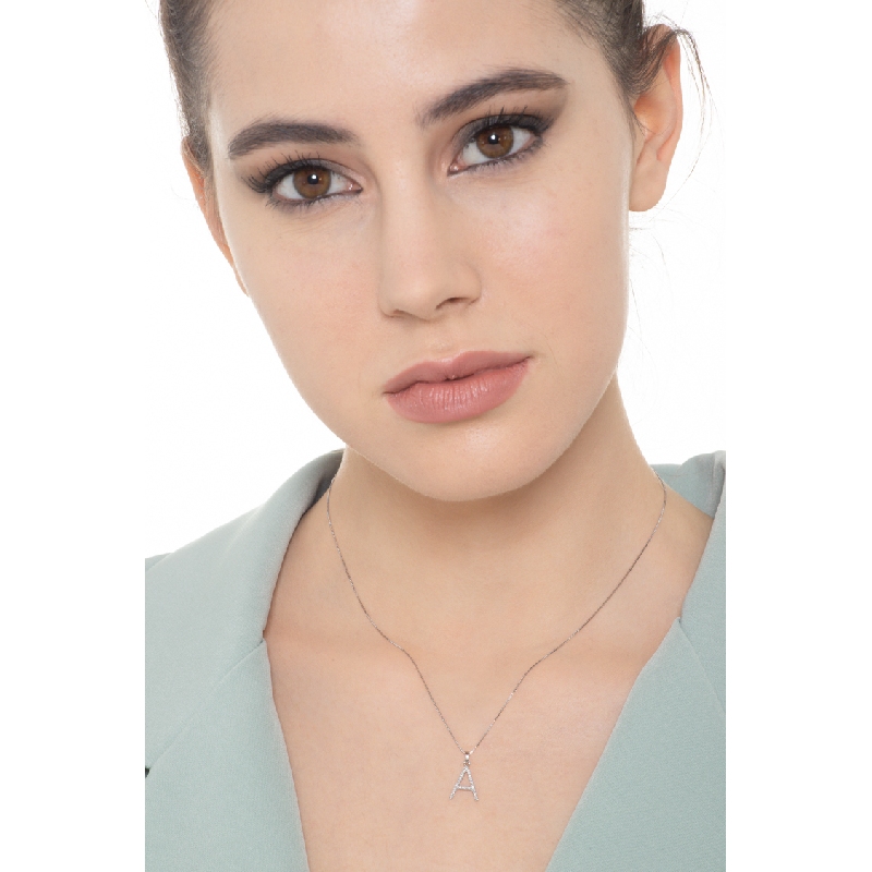 Collier pendentif lettre  A en or blanc 18K et diamants