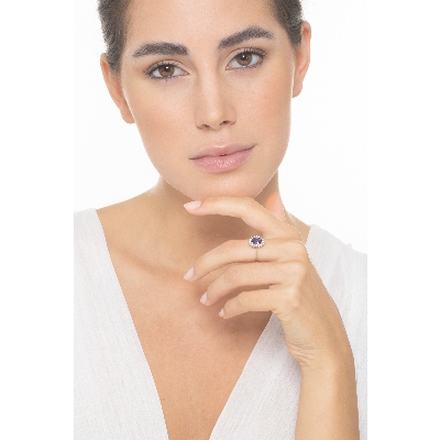 Bague en or blanc 18k avec tanzanite ovale et diamants brillants