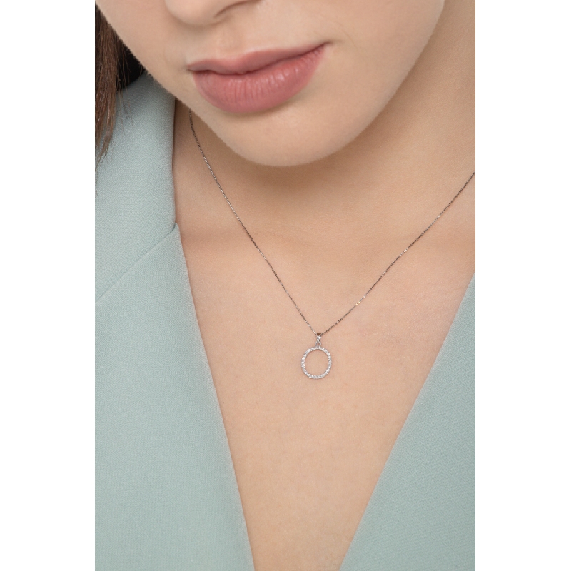 Collier pendentif lettre  O en or blanc 18K et diamants