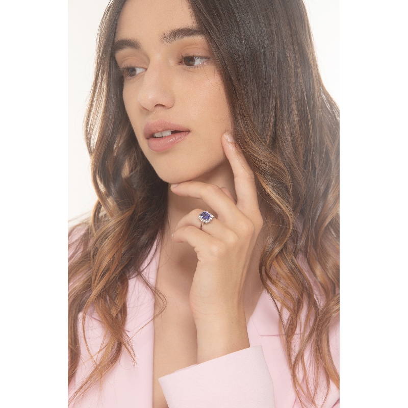 Bague halo en or blanc 18 carats avec tanzanite central