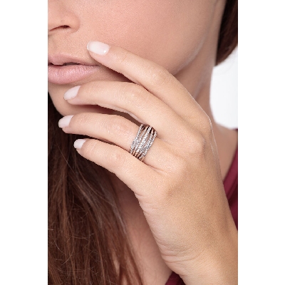 Bague large en or blanc 18k avec diamants et fils entrelacés
