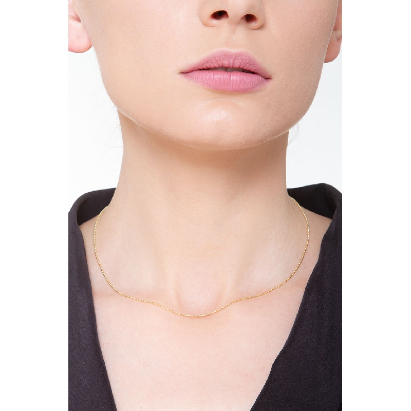 Collier avec de petites perles en or jaune 18 carats