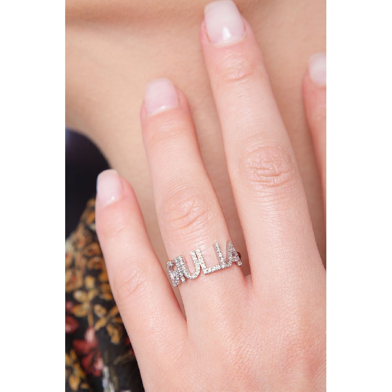 Bague en or blanc 18k avec le prénom GIULIA serti de diamants