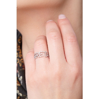 Bague en or blanc 18k avec le prénom GRETA serti de diamants