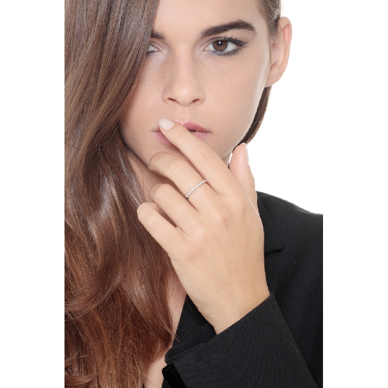 Bague alliance en or blanc 18k sertie diamants