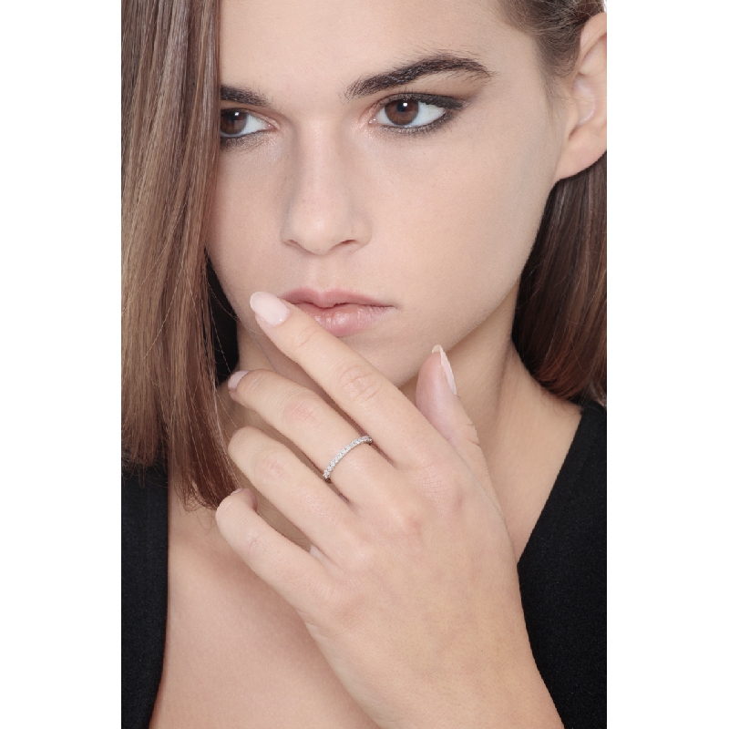 Bague alliance en or blanc 18 carats avec diamants