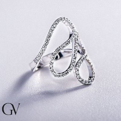 Bague en or blanc 18k avec lignes ondulées et diamants