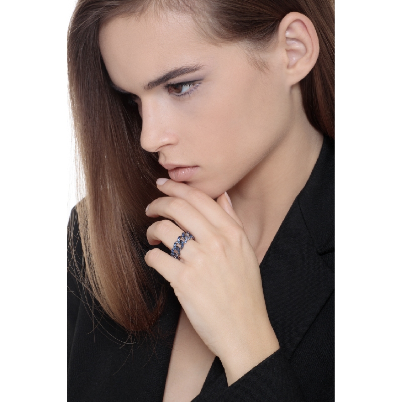 Bague gourmette flexible en or blanc 18k avec saphirs bleus