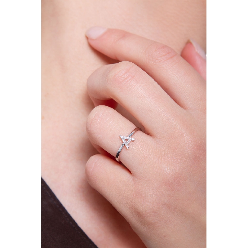 Bague avec lettre   A  en or blanc et diamants