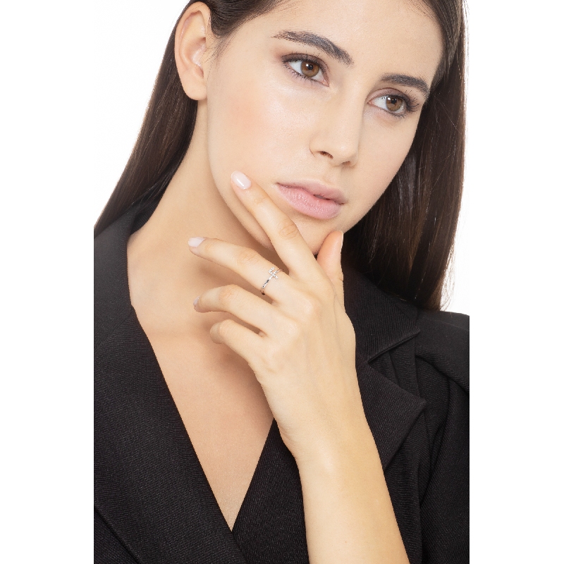 Bague en or blanc 18k avec lettre F sertie de diamants