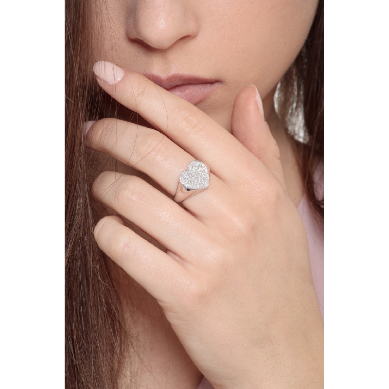 Bague en or blanc 18k avec pavé cœur diamants