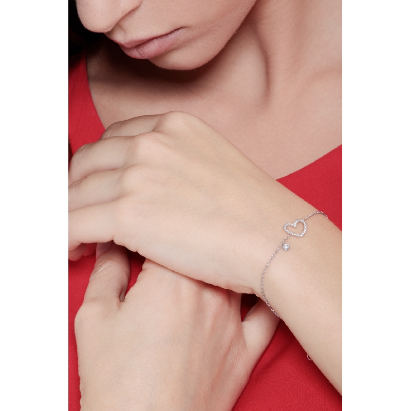 Bracelet en or blanc 18k avec un cœur en diamants