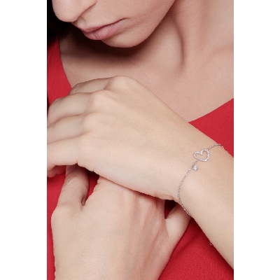 Bracelet en or blanc 18k avec un cœur en diamants