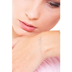 Bracelet en or blanc 18k avec infini et diamants 2