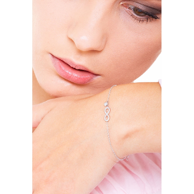 Bracelet en or blanc 18k avec infini et diamants