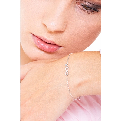 Bracelet en or blanc 18k avec infini et diamants