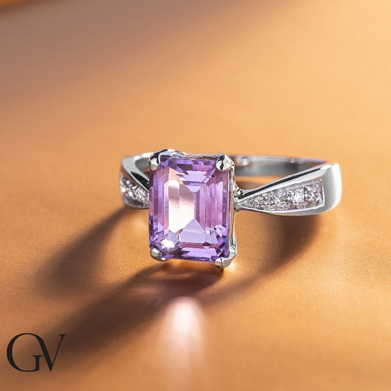 Bague en or blanc 18k améthyste octogonale et diamants