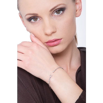 Bracelet rigide avec lettre  E en diamants et or blanc 750