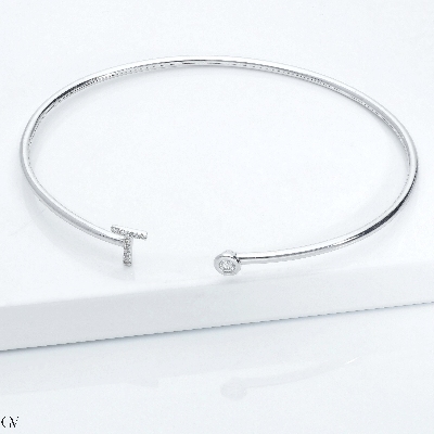 Bracelet rigide avec lettre  T en diamants et or blanc 750