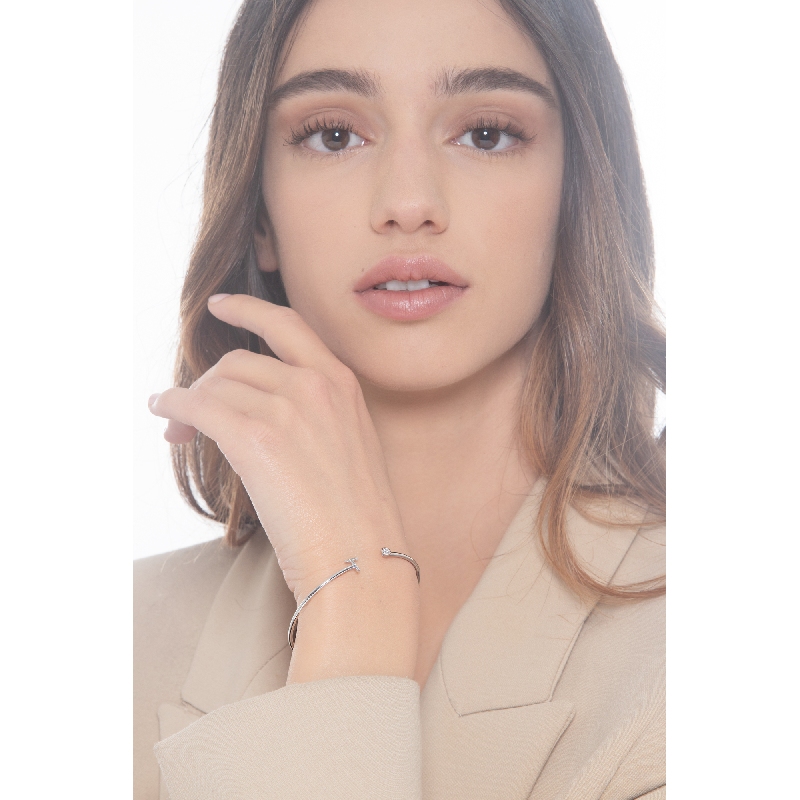 Bracelet rigide avec lettre  T en diamants et or blanc 750