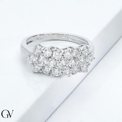 Bague en or blanc 18 carats avec 3 fleurs unies en diamants