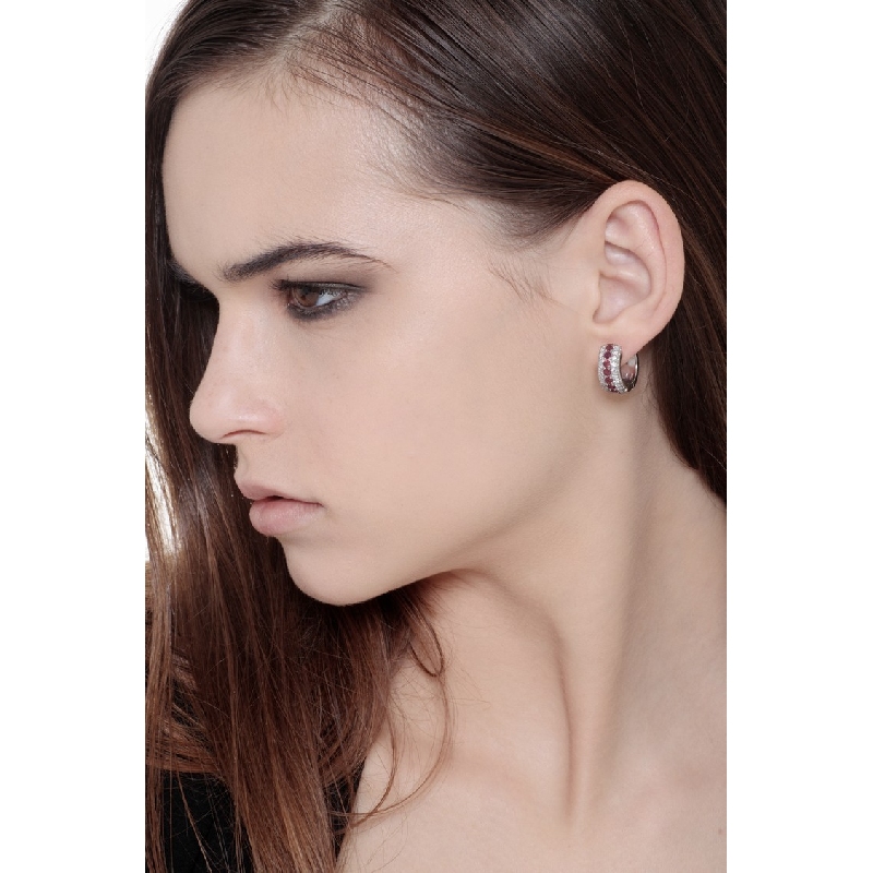 Boucles d’oreilles créoles en or blanc 18k avec rubis et diamants