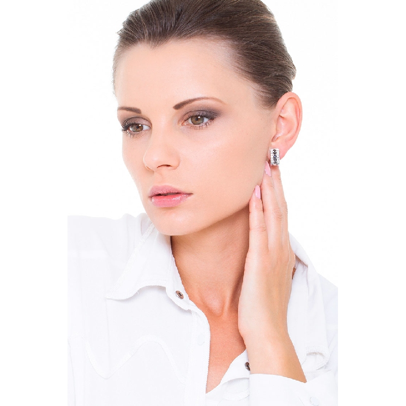 Créoles en Or Blanc 18k avec Diamants Noirs et Blancs