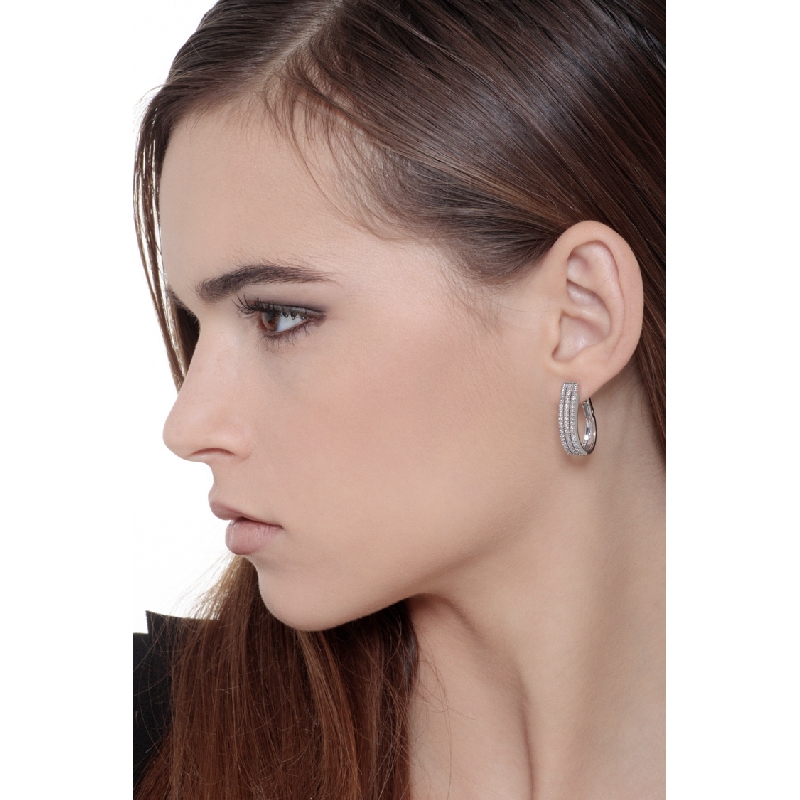 Boucles d'oreilles ovales or blanc 18k avec triple rangée diamants
