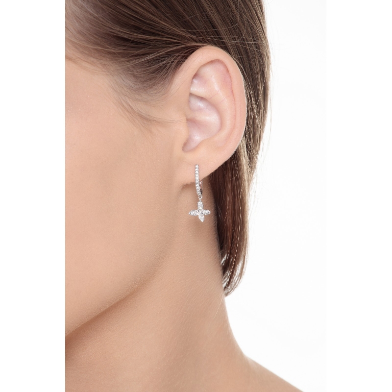 Boucles d’oreilles pendantes papillon en or blanc 18k avec diamants