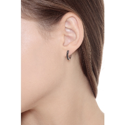 Boucles d'oreilles créoles en or blanc 18k et diamants noirs 