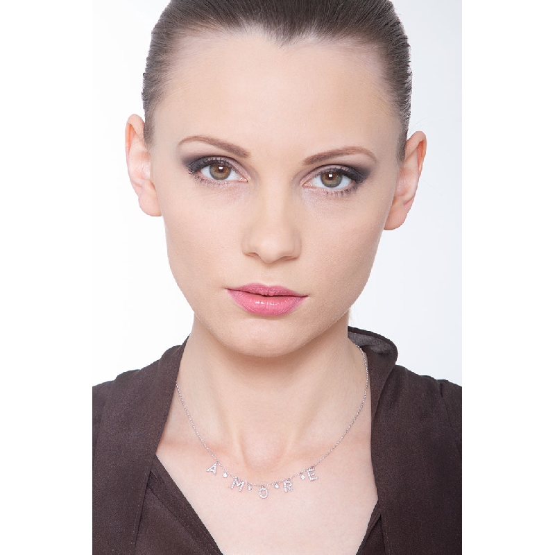 Collier avec lettres AMORE en or blanc 750 et diamants