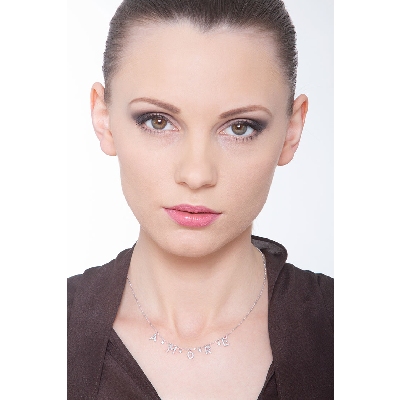 Collier avec lettres AMORE en or blanc 750 et diamants