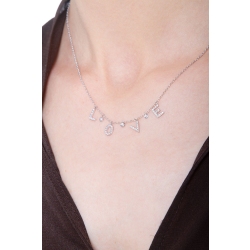 Collier en or blanc 18k avec le mot LOVE en diamants 2